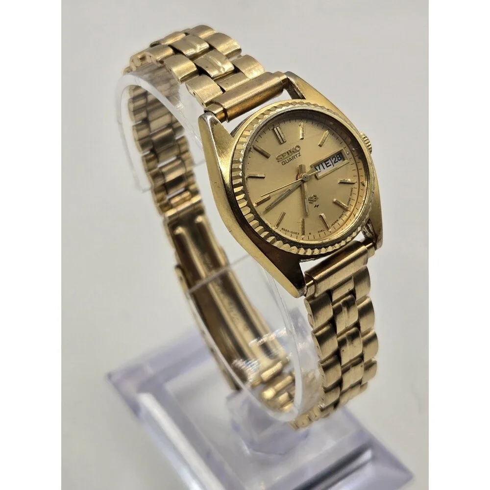 Seiko SQ Women 8523-0058 Day Date Fluted Two Tone Quartz 23mm Watch 6.5